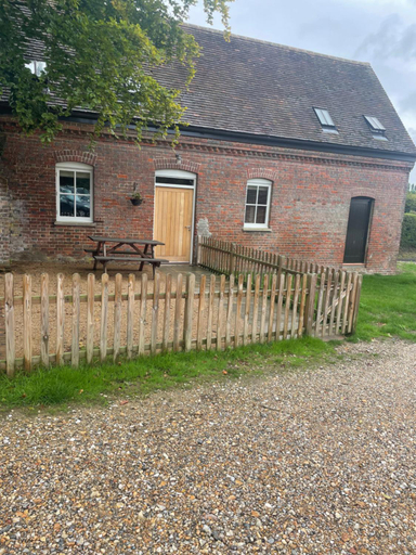 Others 5, The Red Lion Charing Heath, Kent