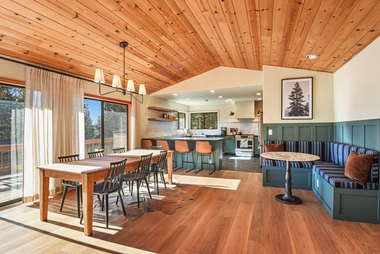 Food & Drinks, Heritage Crest, Placer