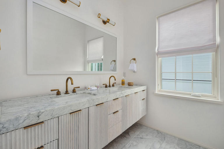 Bathroom 4, Kaiya Beach Resort, Walton