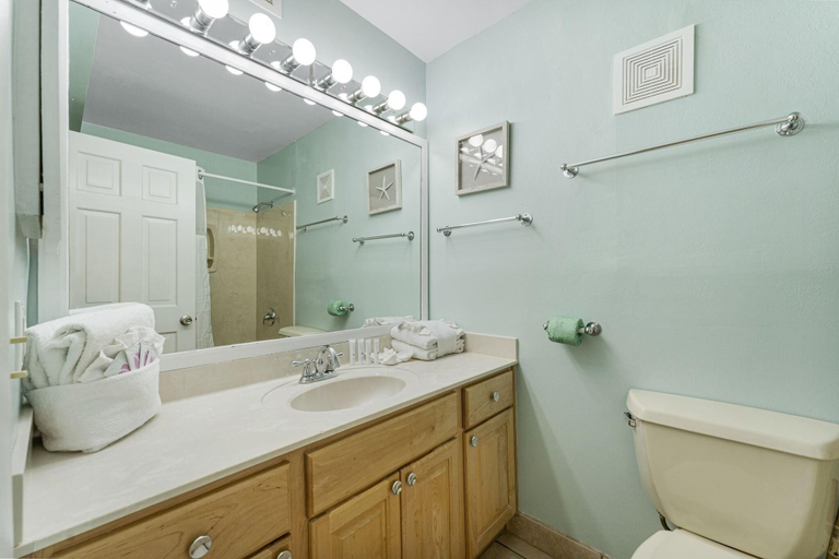 Bathroom 4, The Summit 1032, Bay