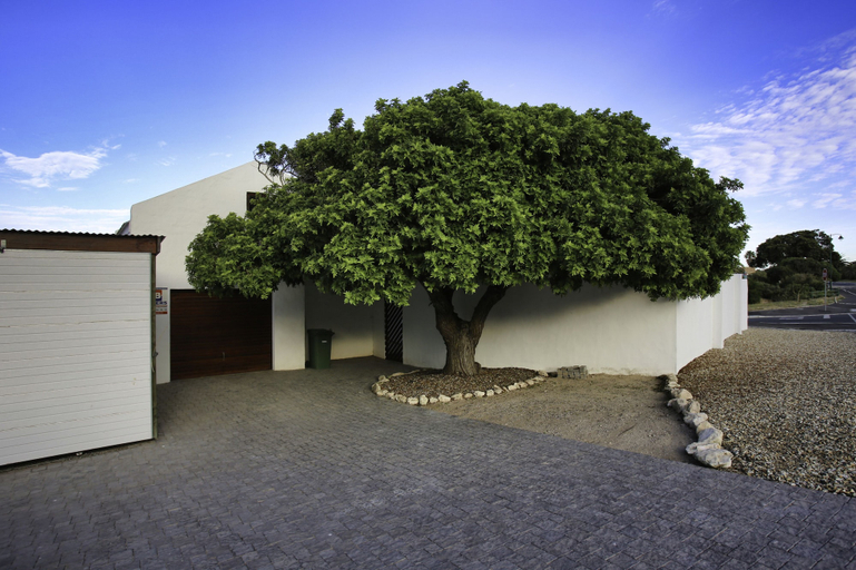 Exterior & Views 2, P5 House Langebaan 6-sleeper, West Coast