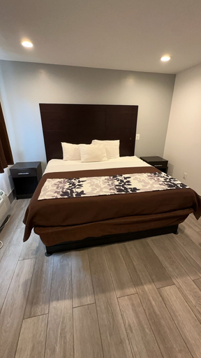 Bedroom 2, LINDENHURST MOTEL, Suffolk