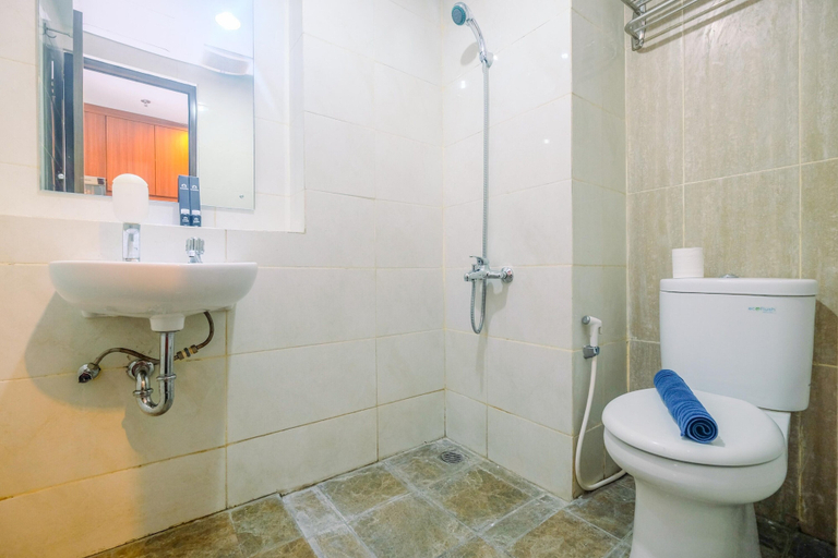 Bathroom 3, Cozy And Minimalist Studio Apartment At Grand Dhika City, Bekasi