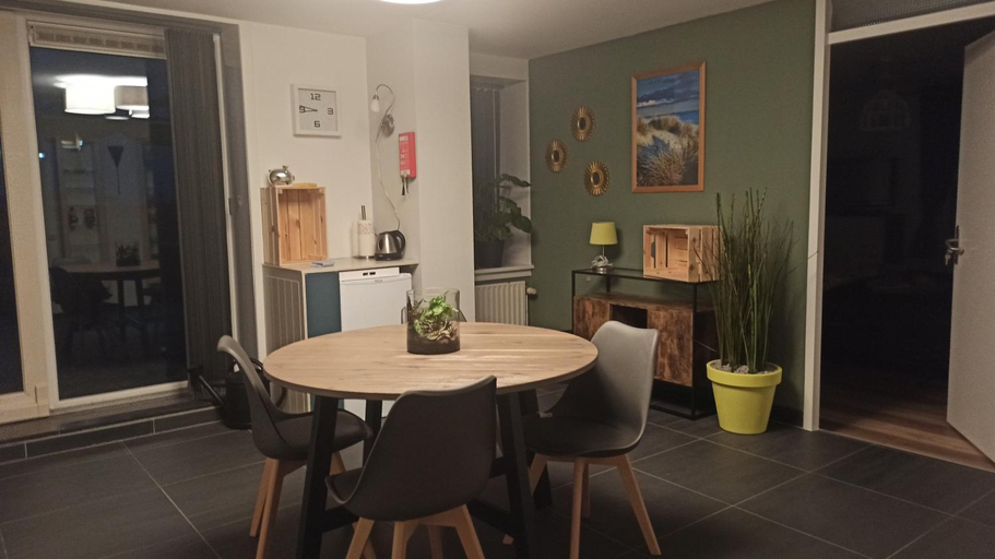 Others 4, Breakfast at Carin’s, Vlissingen