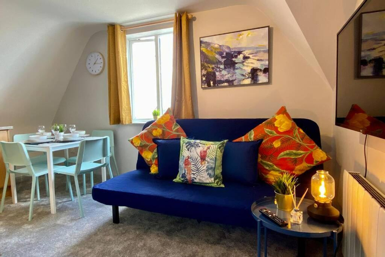 Others 3, Stunning Apartment - 5 Minute Walk to the Best Beach! - Great Location - Parking - Fast WiFi - Smart, Poole