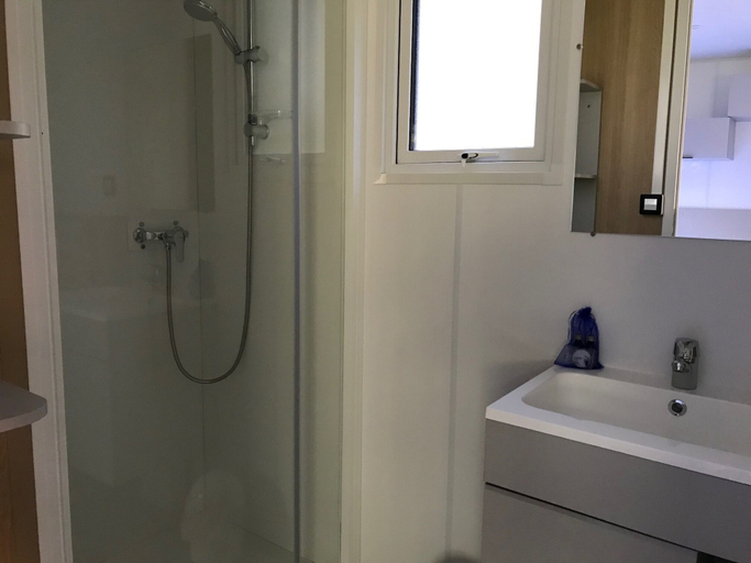 Bathroom 4, Camping Pradelongue, Haute-Garonne