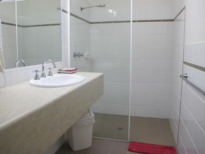 Bathroom 2, Latrobe Motel Morwell, Latrobe - Morwell