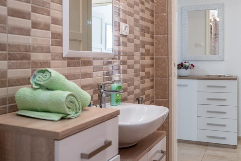 Bathroom 2, Holiday Home Tamjan, Supetar