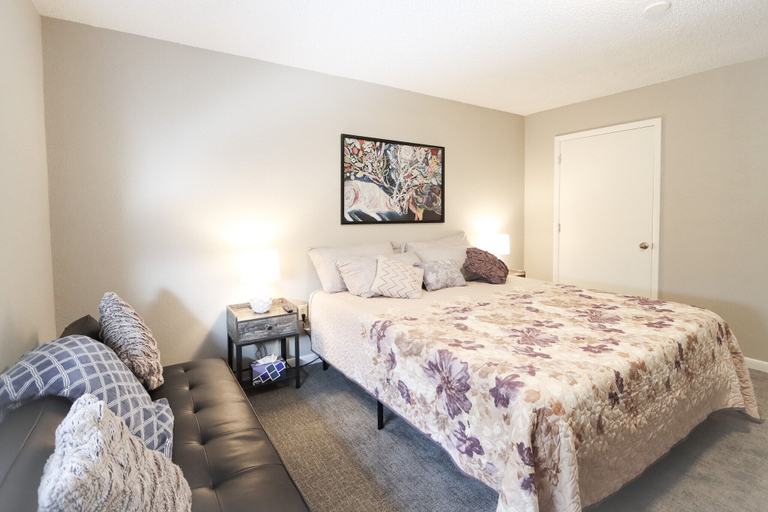 Bedroom 2, Downtown Granby Retreat & Spa, Grand