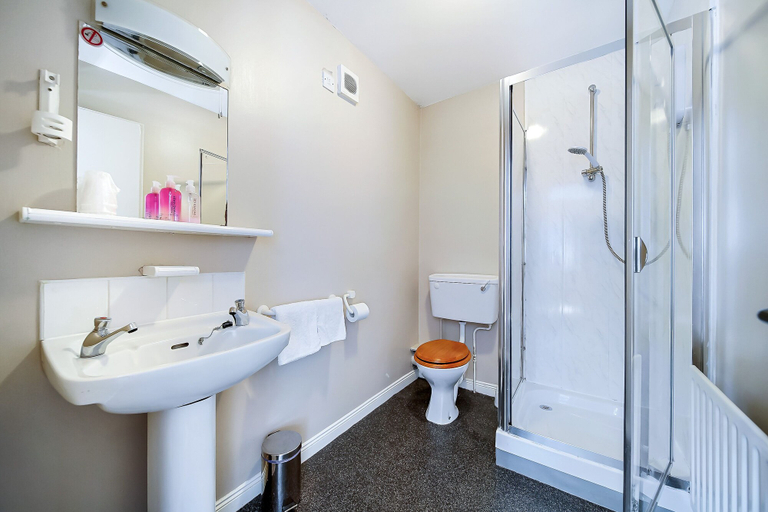 Bathroom, The Iona Inn, Derry and Strabane