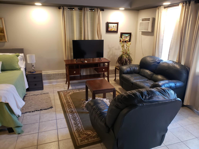 Others 4, Bright & Spacious Studio Close to CLT Airport, Gaston
