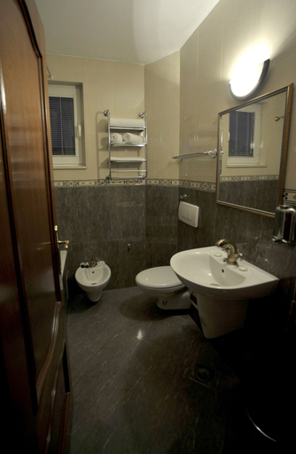 Bathroom 3, Hotel M