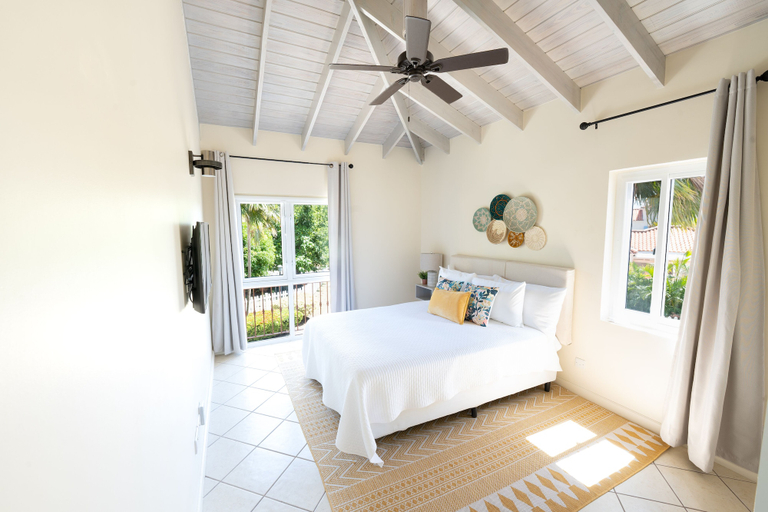Room 2, Villa III