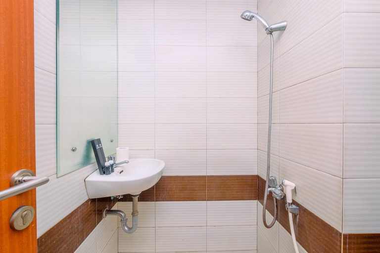 Bathroom 3, Cozy Living Studio Room At Margonda Residence 3 Apartment, Depok