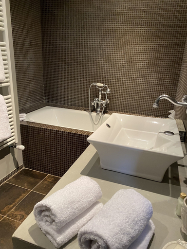 Bathroom 5, Les Jardins de la Tour, Ain