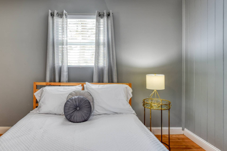 Bedroom 2, Compass Cottage, Saint Johns