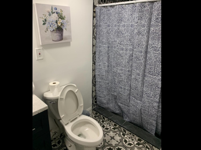 Others 3, Brand new bedroom with Tv next JHU, Baltimore