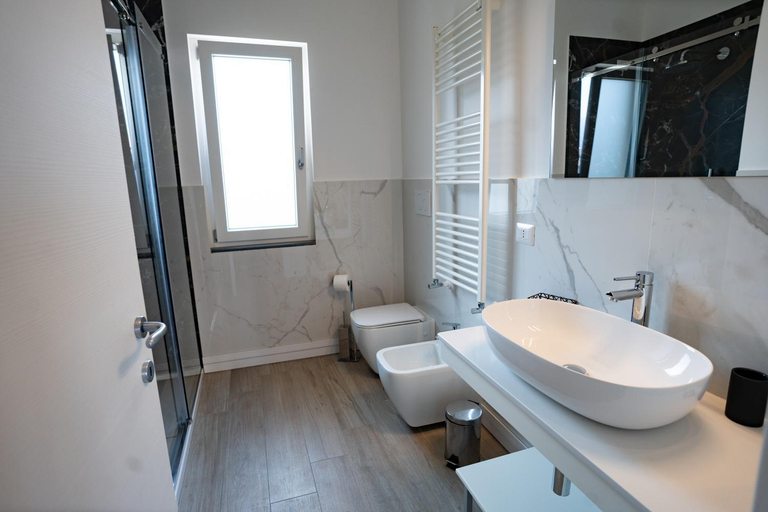 Bathroom 4, Tenuta Miranda Agriresort, Napoli