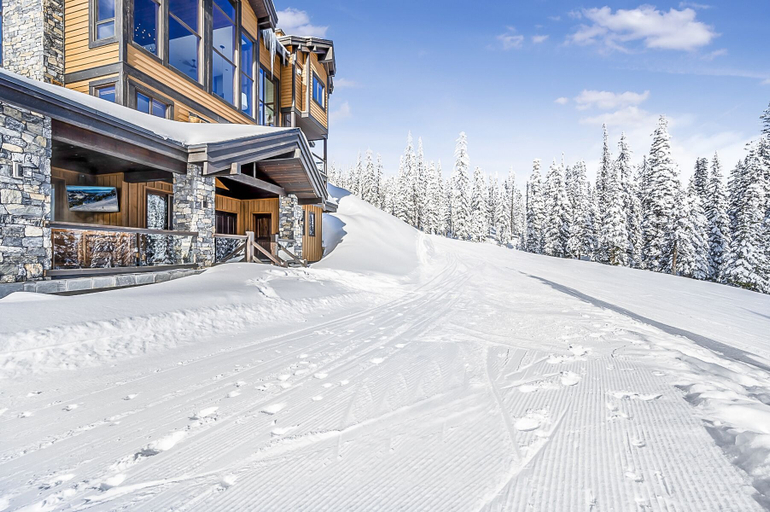 Exterior & Views 2, Inuksuk Lodge 4800 sq ft of Excellence, Kootenay Boundary