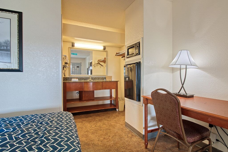Others 5, REGENCY INN & SUITES, Bibb