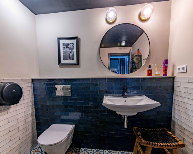 Bathroom 5, Factory Hostels Barcelona, Barcelona