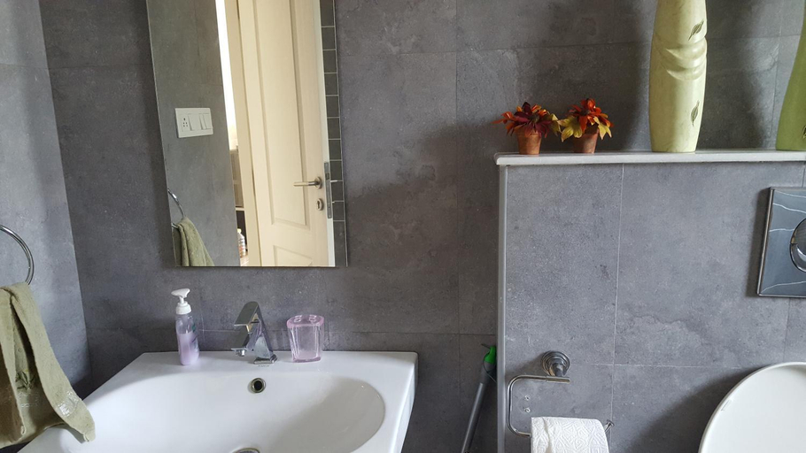 Bathroom 7