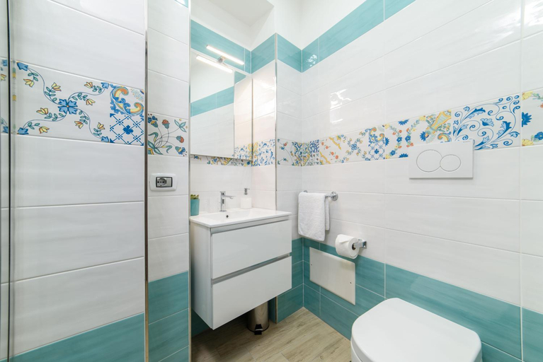 Bathroom 2, SYMPHONY HOUSE, Napoli