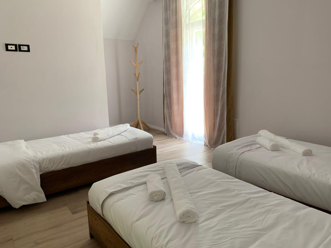 Bedroom 2, Stonehouse villa, Tropojës