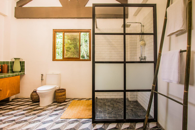 Bathroom 4, Villa Kulintang – Donsol, Pilar