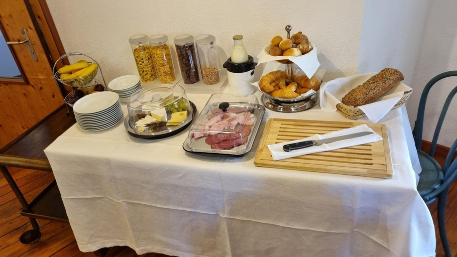 Food & Drinks 4, Weisses Kreuz - Crusch Alva, Maloja