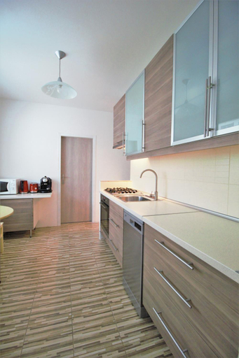 Others 5, Cozy, bright room with free parking, Bratislava
