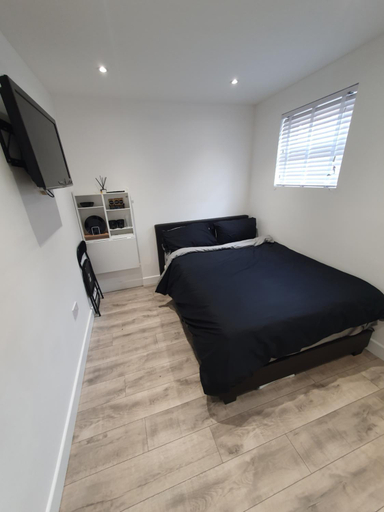 Others 4, The Suite, Thurrock