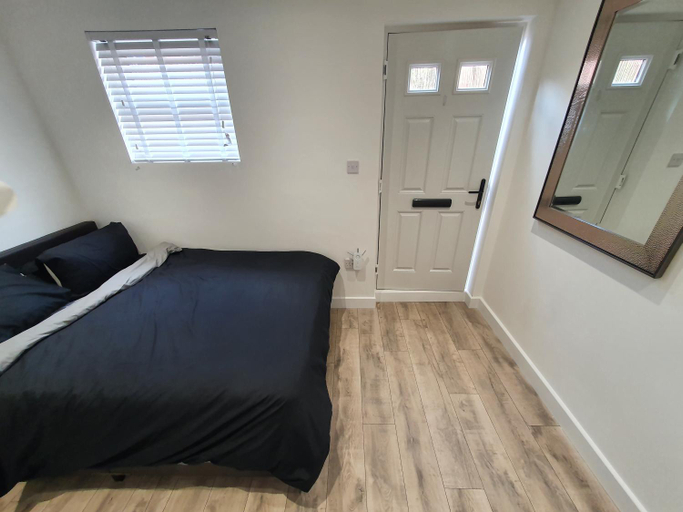 Others 5, The Suite, Thurrock