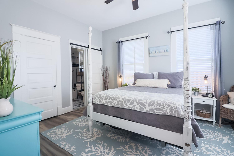 Bedroom 2, The Old Flamingo Vibrant Bungalow just 2 mins from the beach, Galveston
