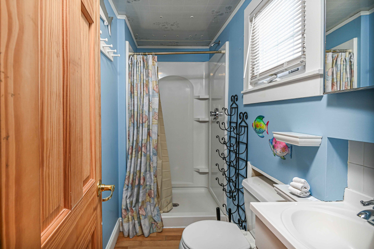 Bathroom, Long Sands Sunrise, York