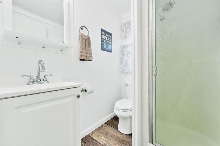 Bathroom 3, The Blue Anchor at Houghton Lake, Roscommon