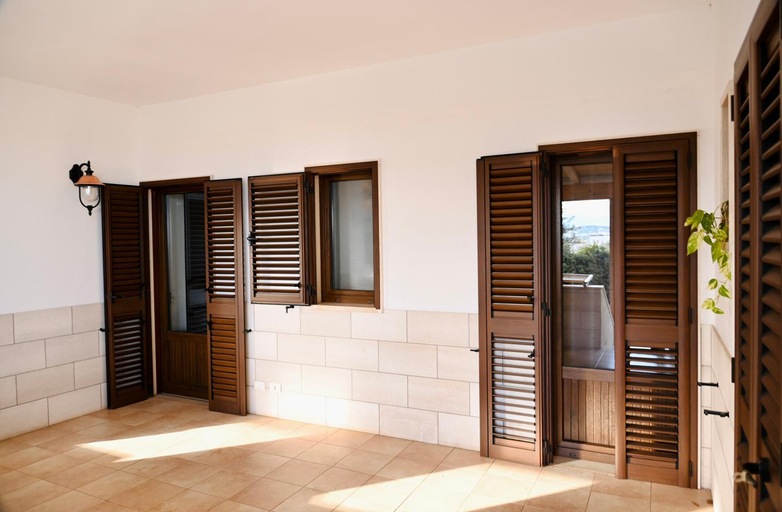 Others 4, B&B 5 Lune, Bari