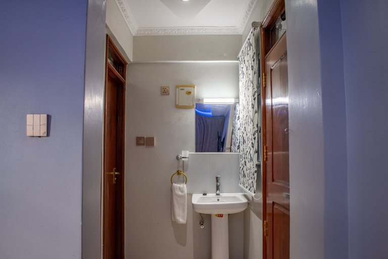 Bathroom, equine hotel ruiru nairobi, Ruiru