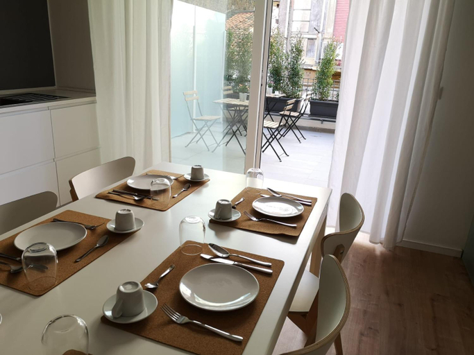 Others 5, Armisi B&B, Catania