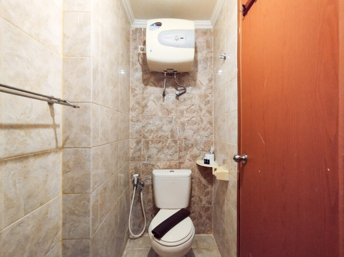 Bathroom 5, Best Deal Studio Apartment Galeri Ciumbuleuit 1 By Travelio, Bandung