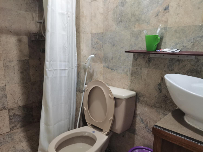 Bathroom 4, Citadel Inn Makati, Makati City