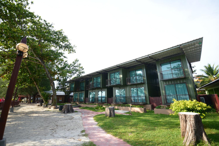 Exterior & Views