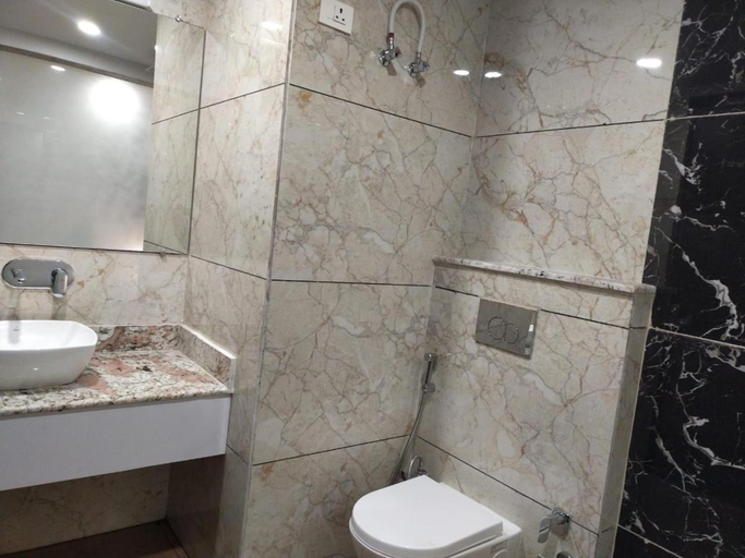 Bathroom 4, Hotel Green - Behind Parmarth Niketan, Garhwal