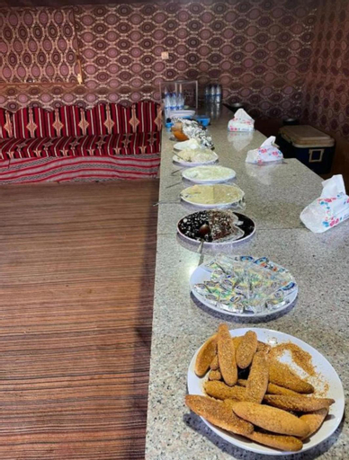 Food & Drinks