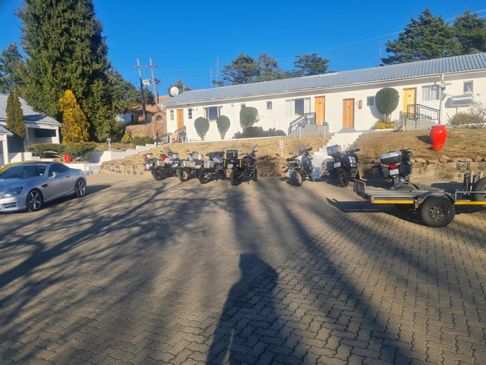 mountain shadows hotel, Chris Hani