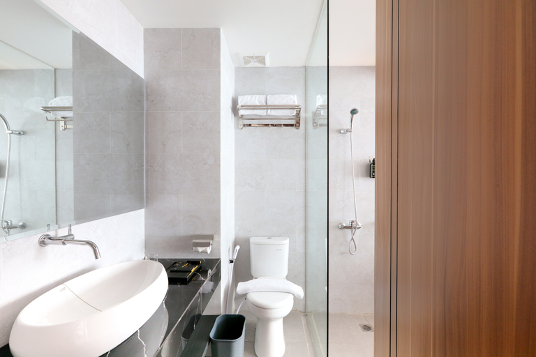 Bathroom 14