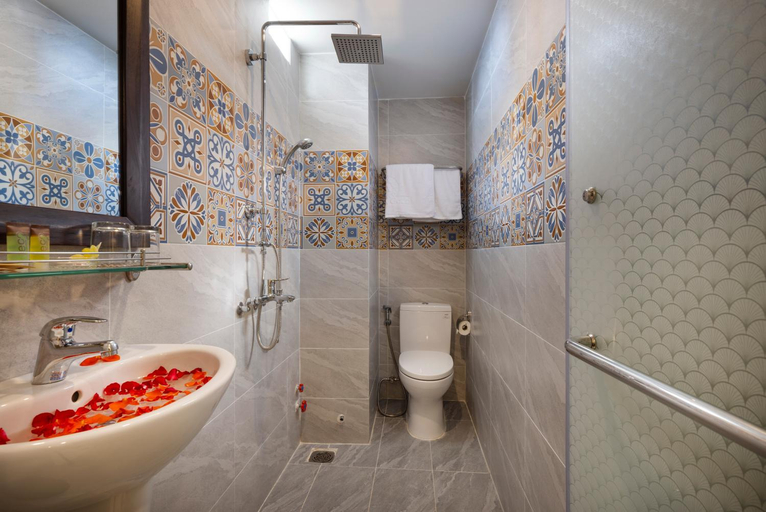 Bathroom 5, AZURA GOLD HOTEL and APARTMENT, Nha Trang
