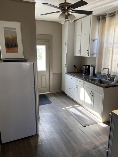 Others 4, France and Flowers - Private 3-Bed Apartment, Perth