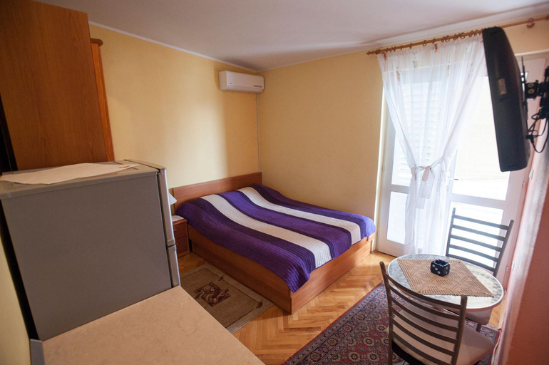 Others 4, Vila Vida, Makarska