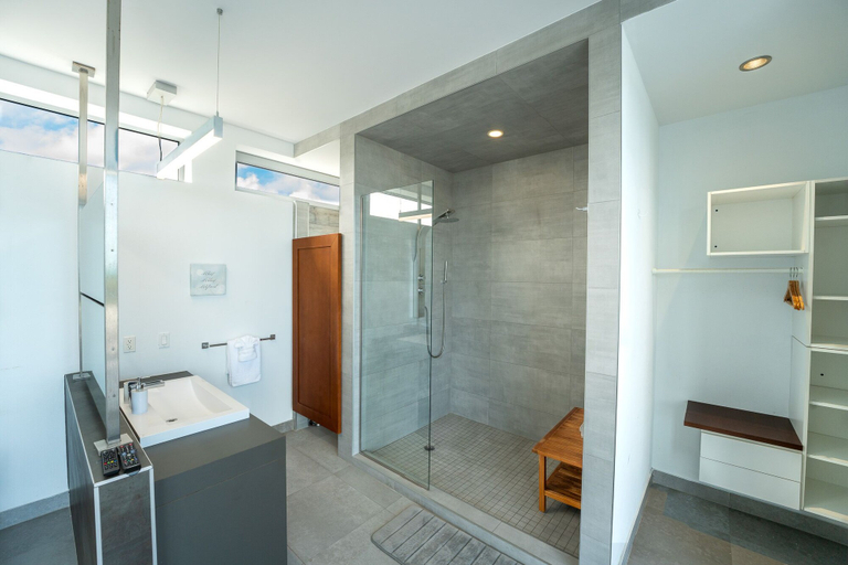 Bathroom 3, Vacation Villa Oceanview Hotel Amenities